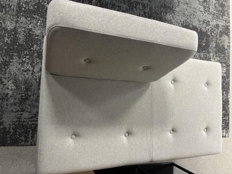 Sofa UF 2010 – stelaż czarny, tapicerka szara